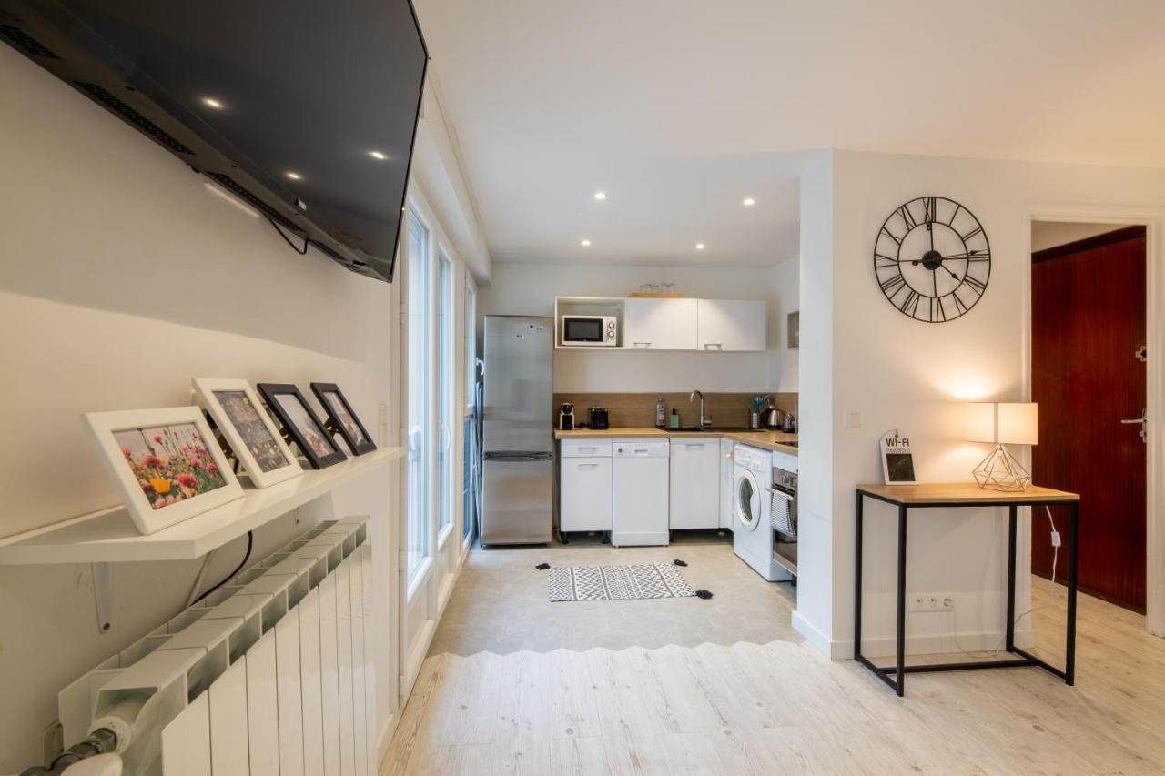 Meuble 2 Etoiles, Wifi, A 2 Pas Des Plages Appartement