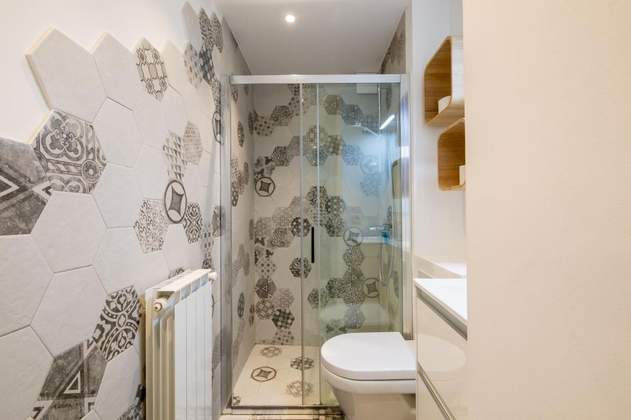 Meuble 2 Etoiles, Wifi, A 2 Pas Des Plages Appartement